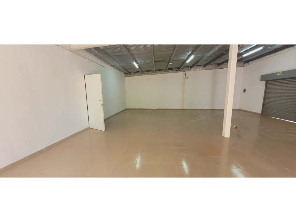 Venta de Terreno con Nave industrial y locales 1600mtrs - 6