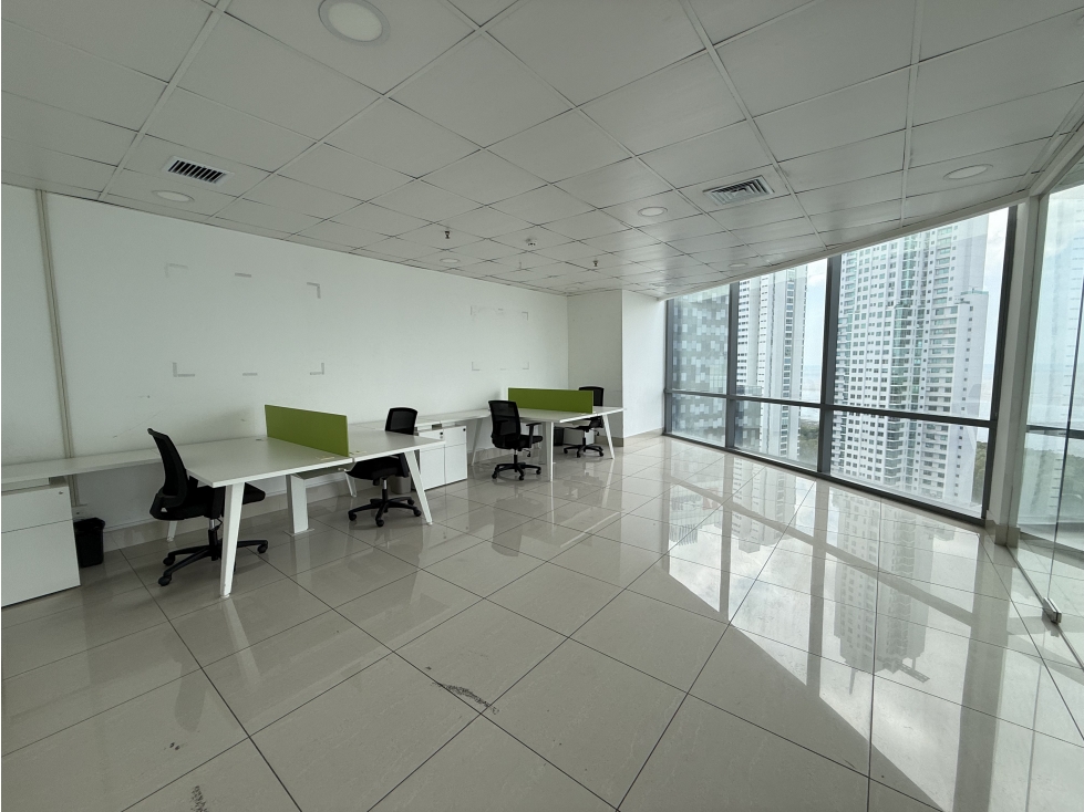Alquiler oficina amoblada en Financial Park en Costa del Este