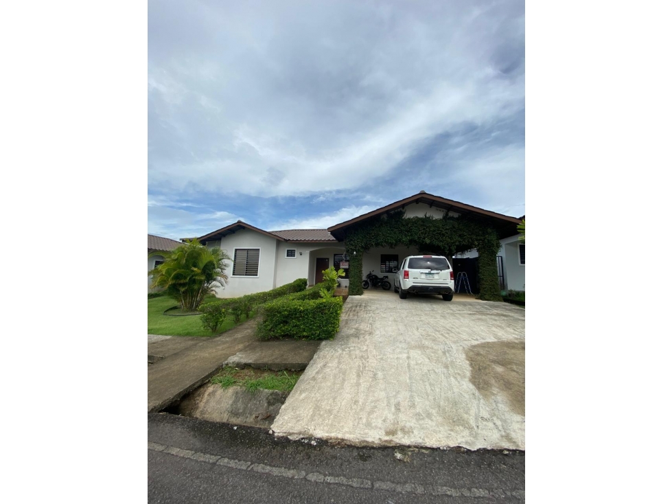Venta de Casa en Residencial Las Colinas, San Carlitos,David Chiriquí - 2