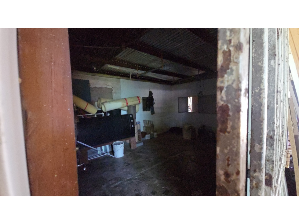 Venta de Galera industrial con oficina y bodega - 4