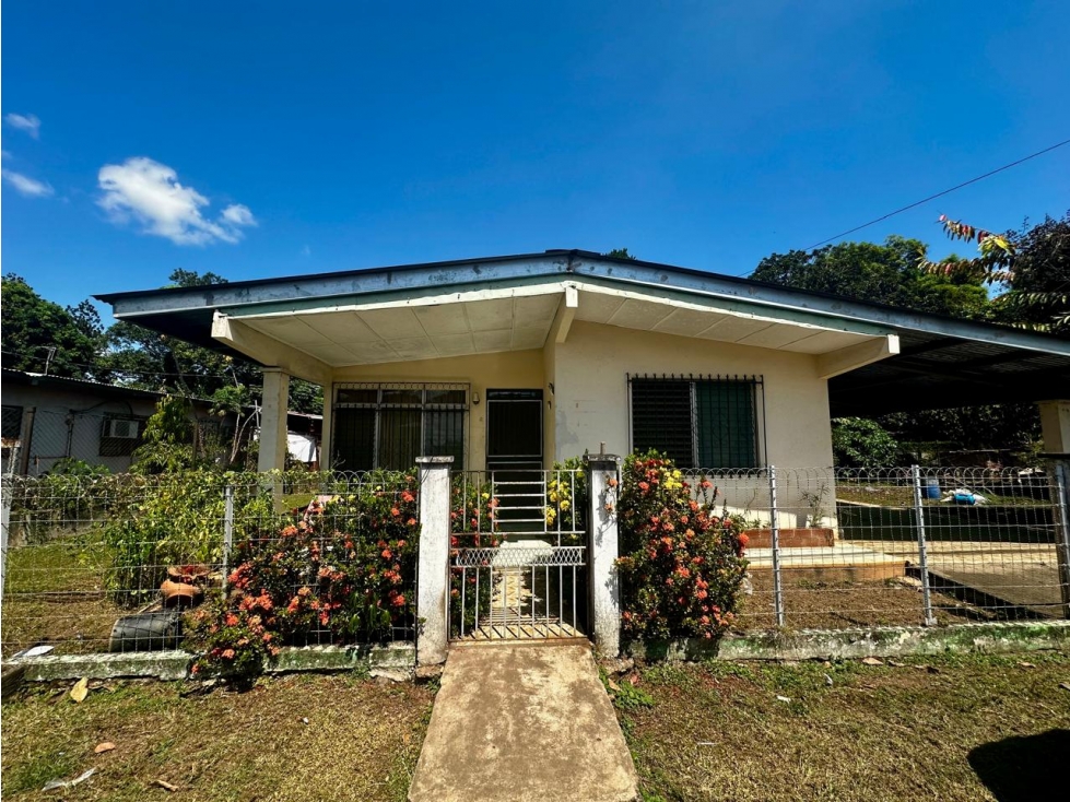 Vendo Casa con Terreno Amplio de 885 m² en Pocrí de Aguadulce - 1