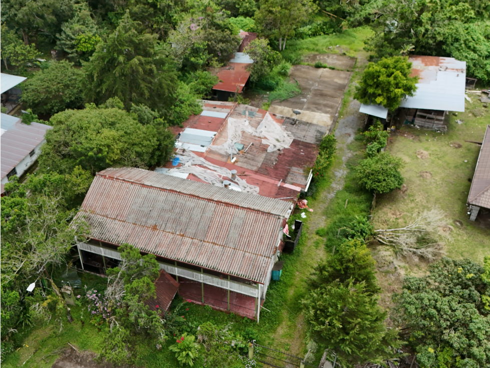 Se Vende Hostal con 2+ Has. en Volcán, Chiriquí - 1