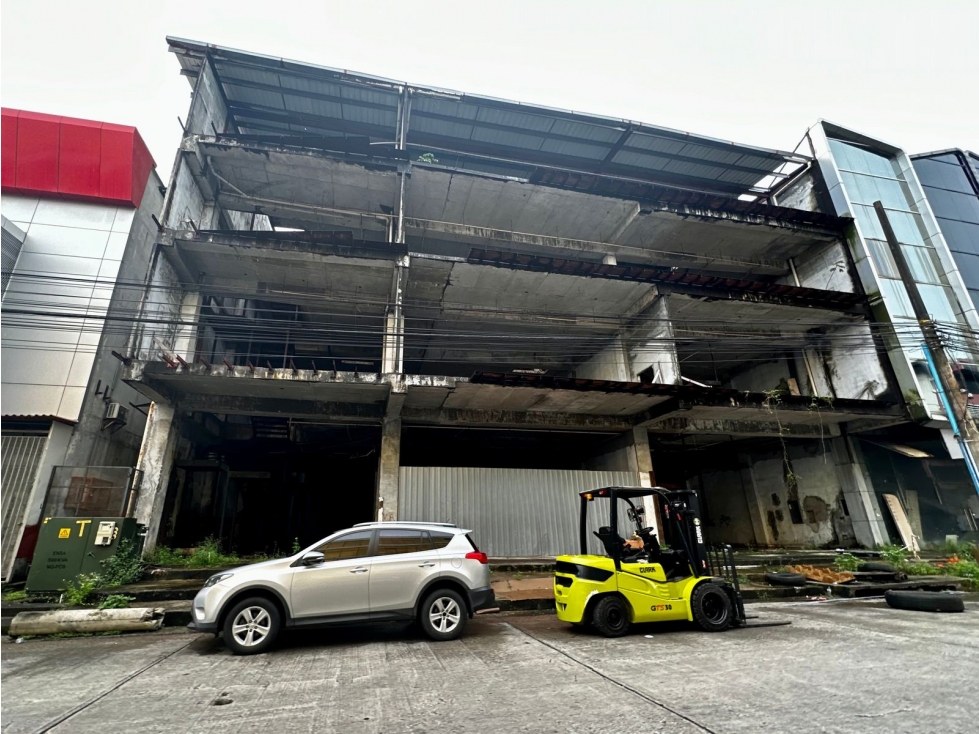 Se Vende Edificio en la Zona Libre de Colón - 2