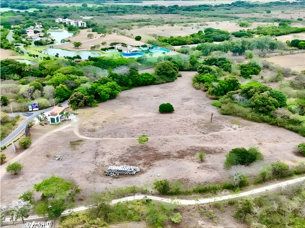 Se Vende Terreno para Desarrollo a 800 metros de la Playa en Río Hato - 1
