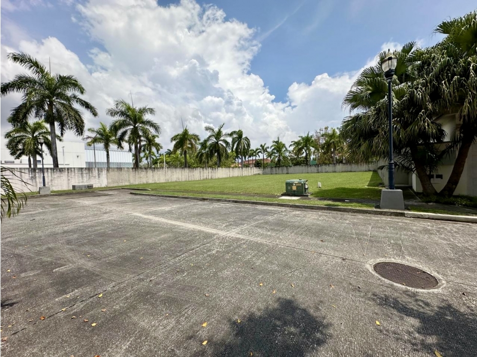 Se Vende Terreno en Paseo del Parque, Costa del Este