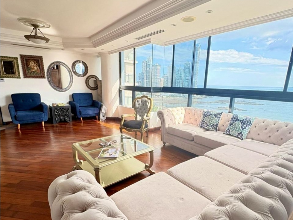 Se Vende Apartamento frente a la Bahía de Panamá, Avenida Balboa