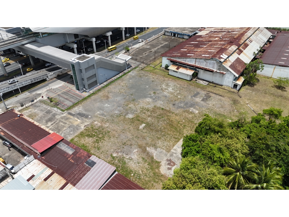 Complejo Industrial en Venta frente a el Metro — foto 4
