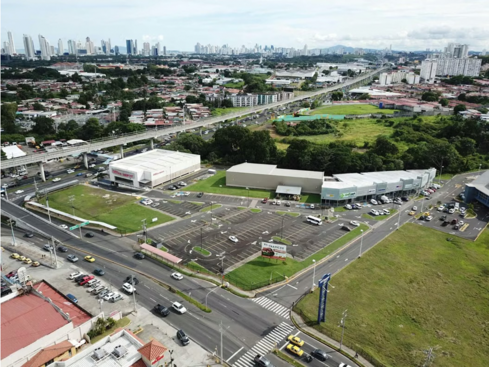 Se Alquila Local Comercial en Brisas del Golf — foto 3