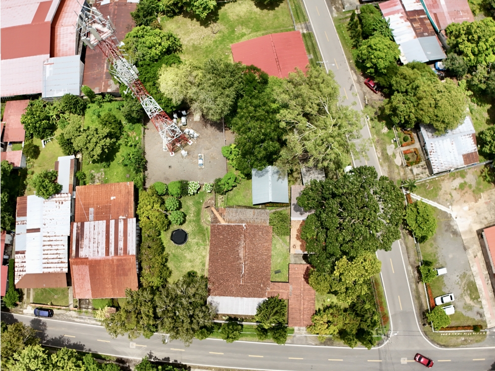 Se Vende Casa con Amplio Terreno y Espacio Alquilado — foto 2