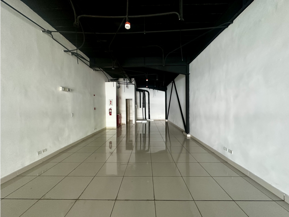 Se Alquilan Locales en Bella Vista — foto 6