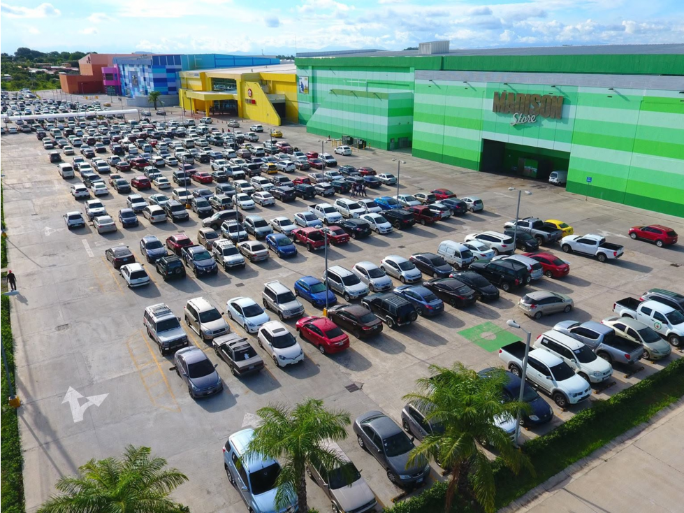 Se Alquila Amplio Local Comercial en Santiago Mall - 1