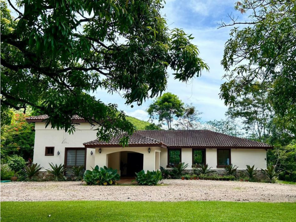 Se Vende Hermosa Casa en El Barrero, Penonome, Coclé