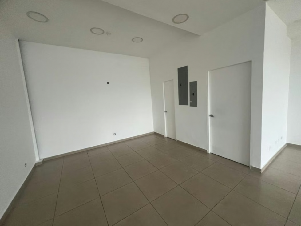 Se Alquila Local Comercial en Brisas del Golf — foto 5