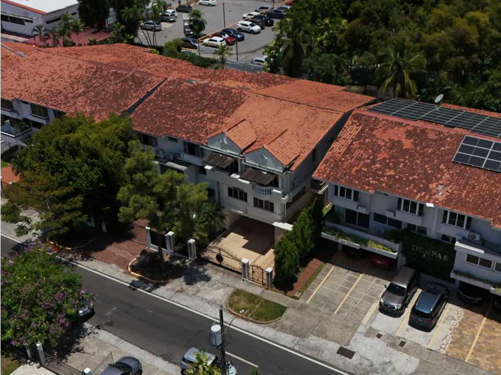 Se Vende o Alquila Exclusiva y Versatil Casa en Obarrio