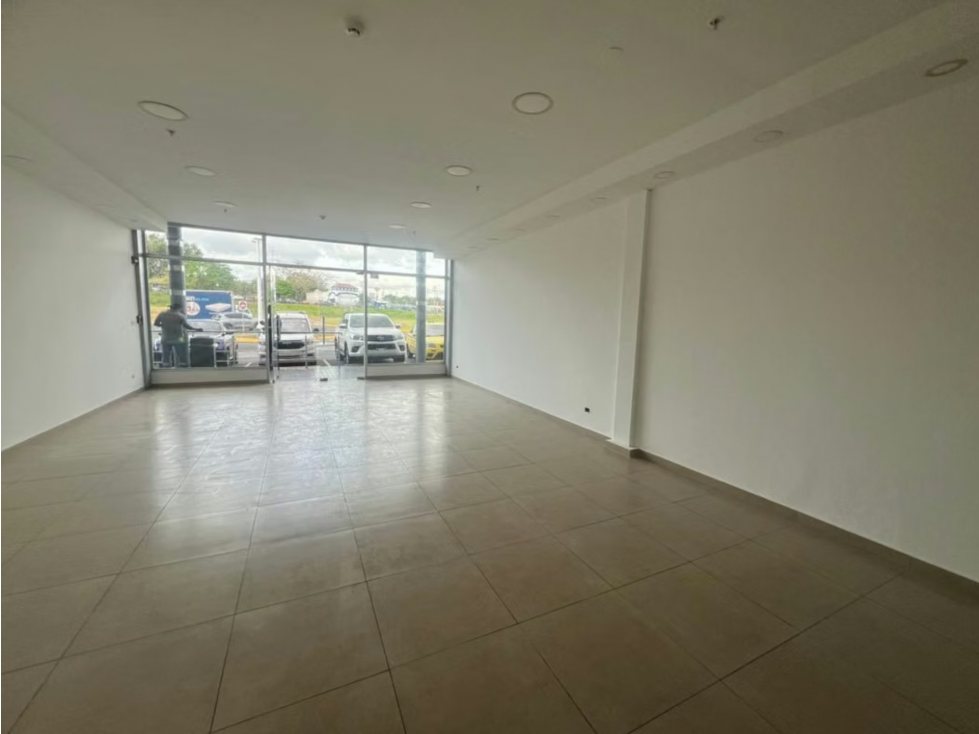 Se Alquila Local Comercial en Brisas del Golf — foto 6