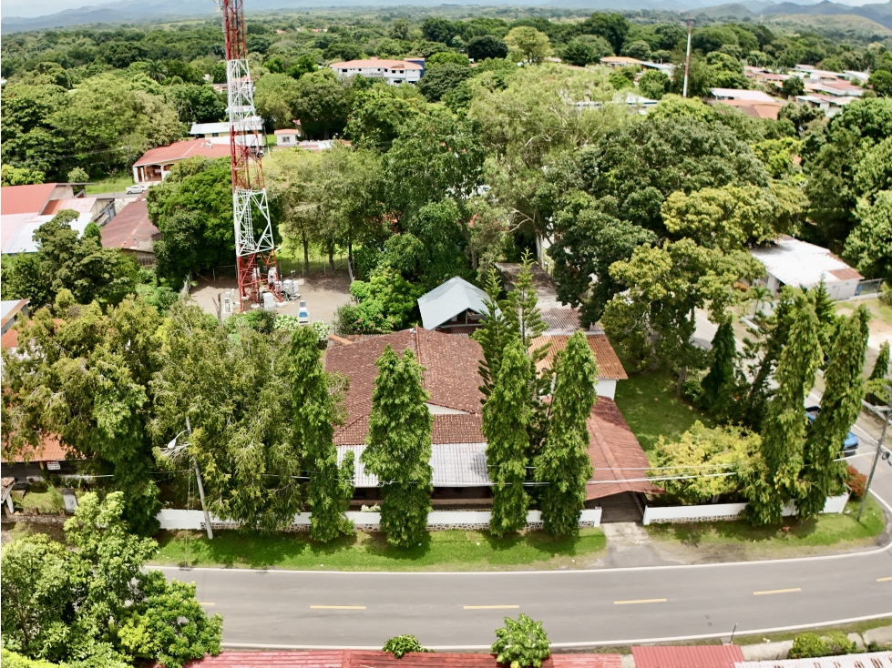 Se Vende Casa con Amplio Terreno y Espacio Alquilado