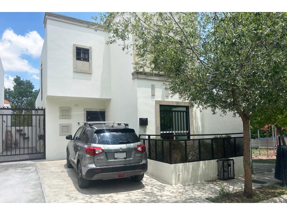 Casa amueblada en RENTA de dos niveles en Lomas del Sur RCR644009