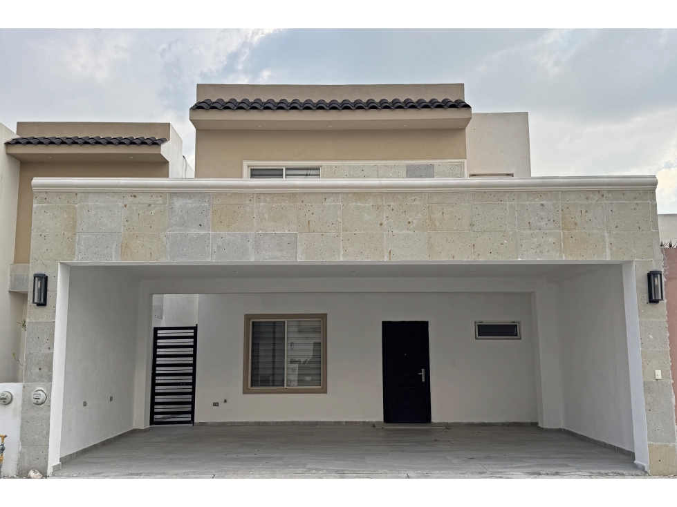 Amplia Casa en RENTA en Residencial Terralta RCR676170
