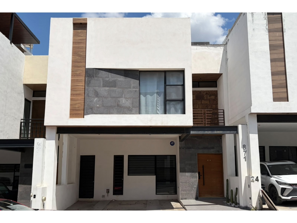 Casa en Renta al Sur en Fraccionamiento Cazadores RCR690571