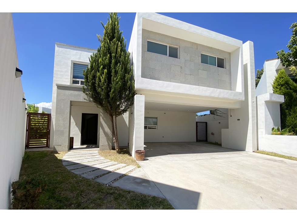 VENTA de Casa en Fracc. Canteras RCV691049 - 1