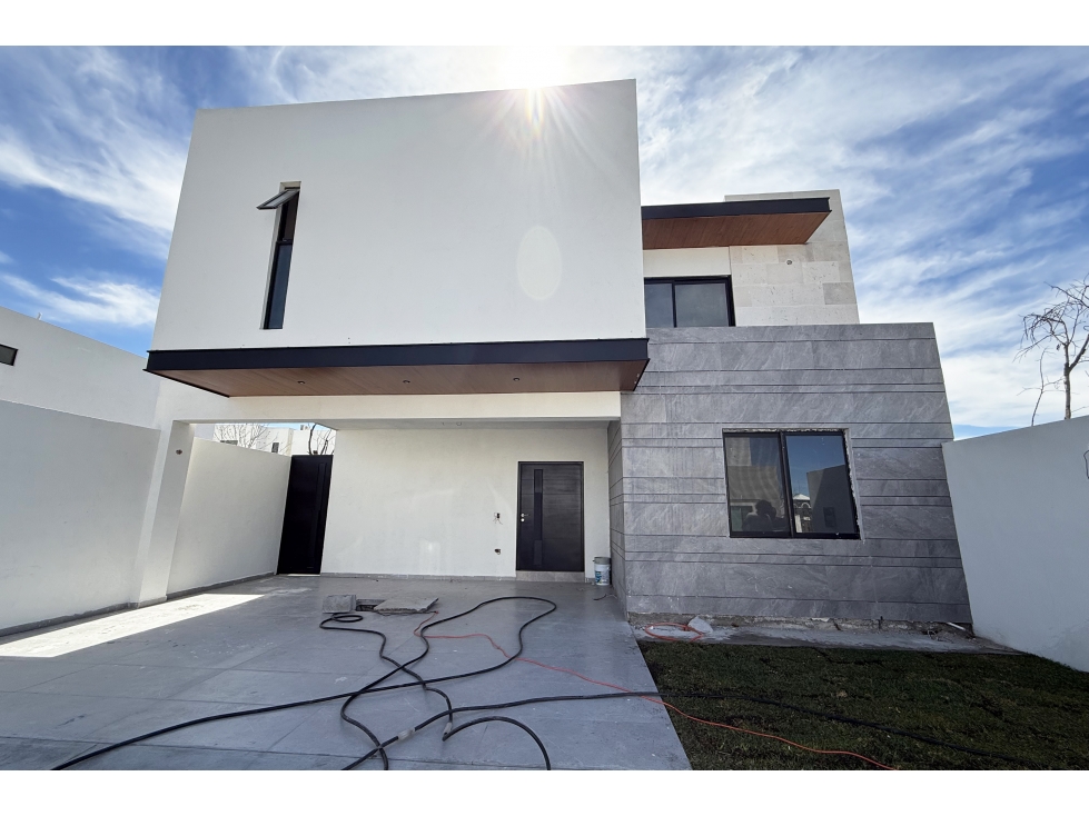 Casa en VENTA en La Escondida al norte de la ciudad RCV643126