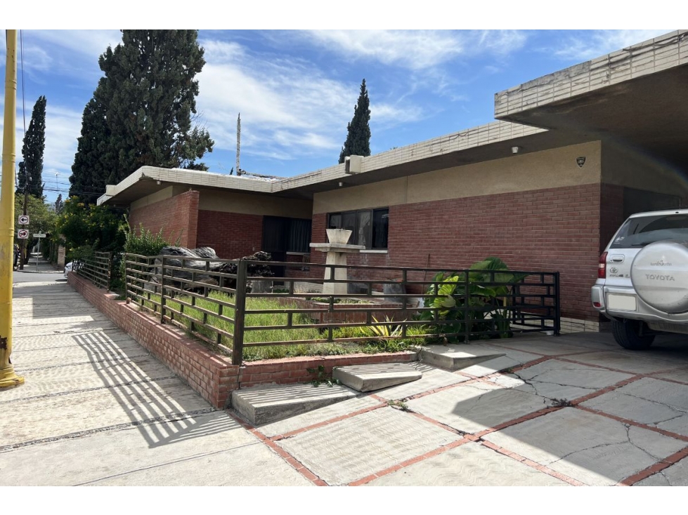Residencia esquina de 1 sola planta en Republica Oriente RCV596227