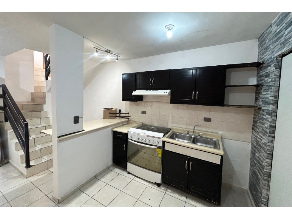 Se VENDE casa sobre avenida en col. Vista hermosa RCV670635 — foto 3
