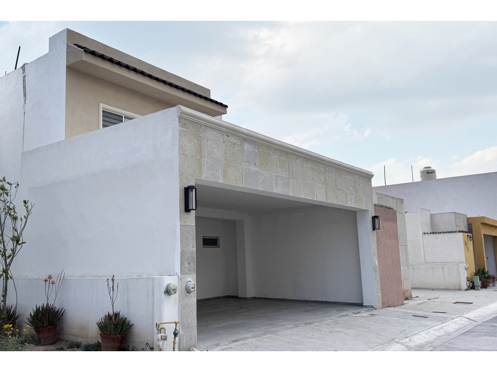 Amplia Casa en RENTA en Residencial Terralta RCR676170 — foto 2