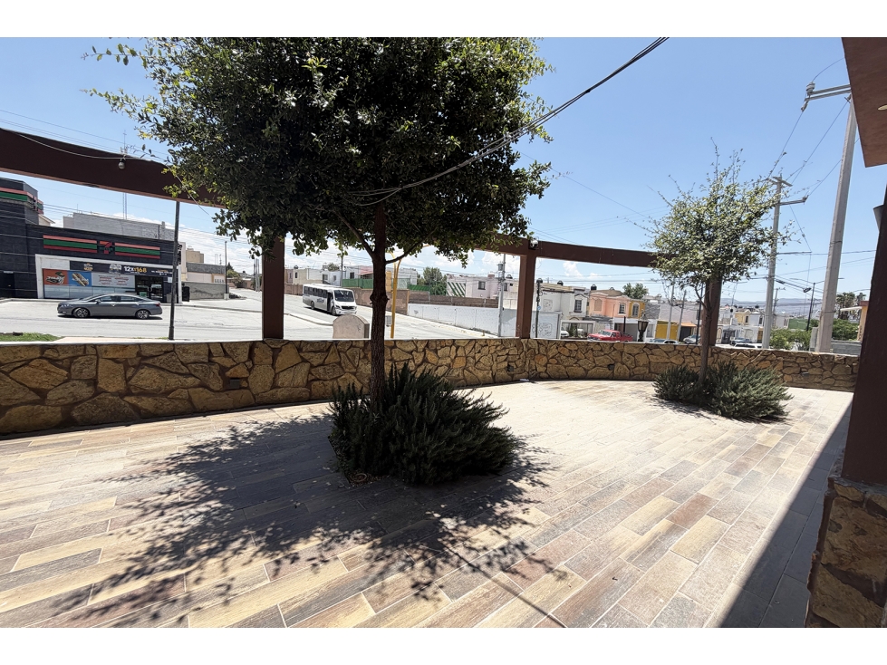 Local en RENTA sobre Blvd. Manuel Acuña en Ramos Arizpe CLR680106 - 2