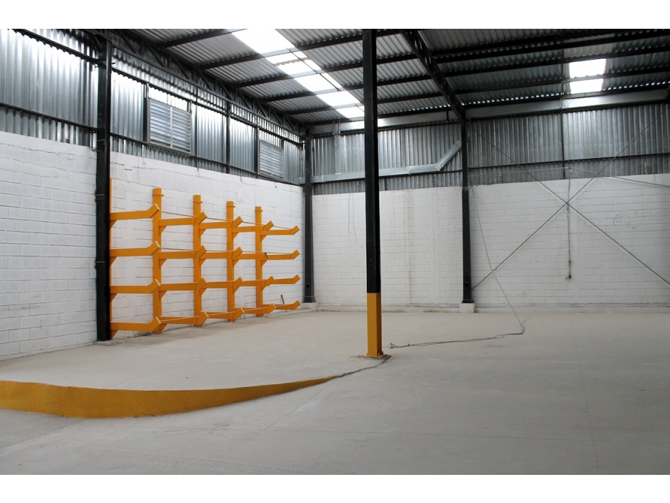 Bodega industrial RENTA a 200m de Lib. Óscar Flores Tapia IBR654865 - 4