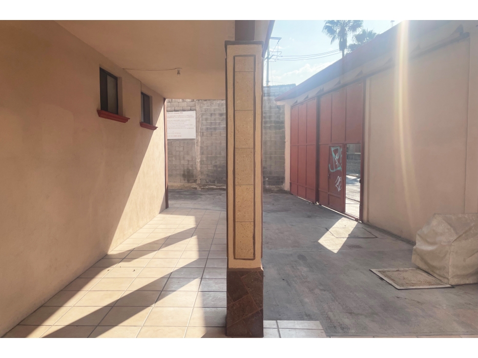 Amplio local en RENTA en zona centro de Ramos Arizpe CLR626001 - 3