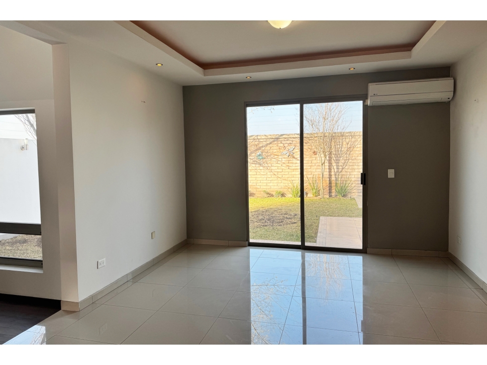 Amplia Casa en RENTA en Misiones II RCR633275 — foto 3