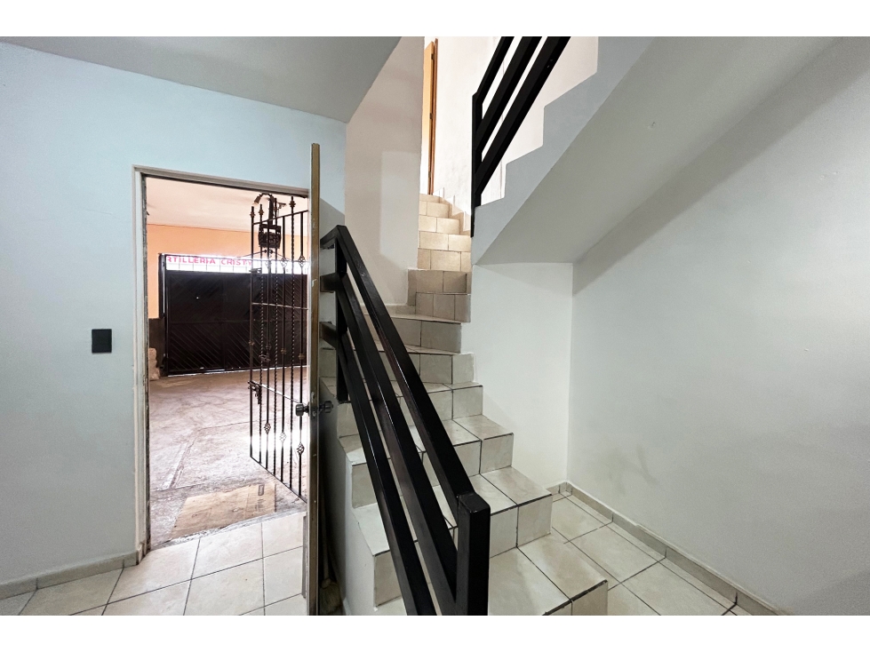 Se VENDE casa sobre avenida en col. Vista hermosa RCV670635 — foto 2