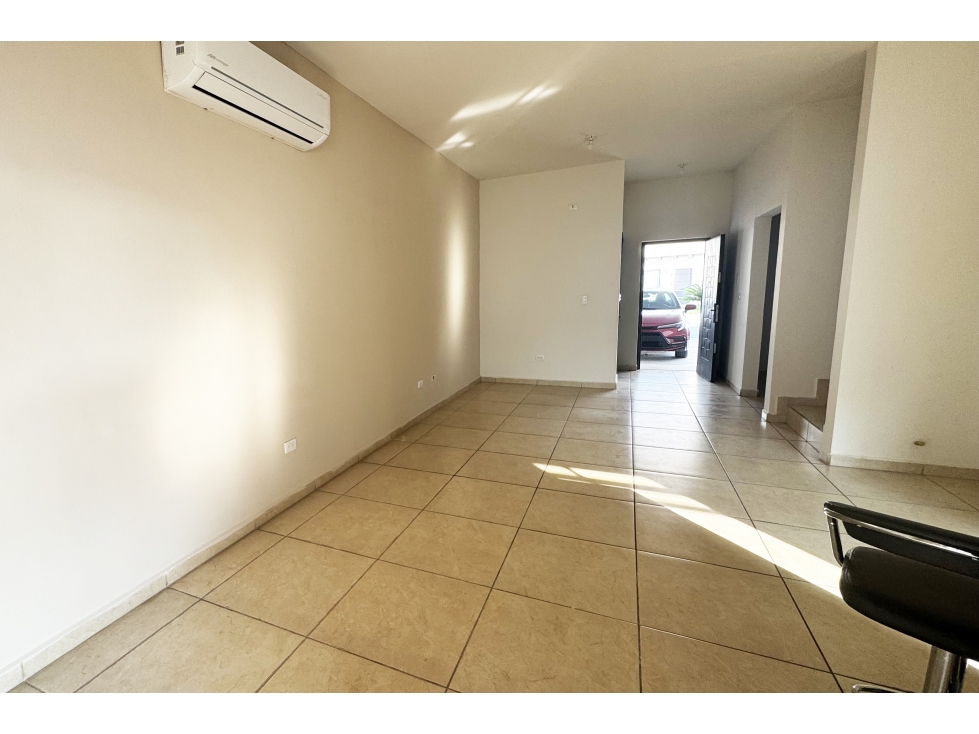 Amplia Casa en RENTA en Residencial Terralta RCR676170 — foto 3