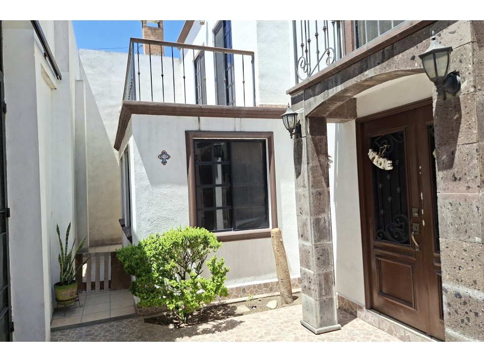 Amplia Casa en RENTA en el Centro de la Ciudad RCR678988 — foto 3
