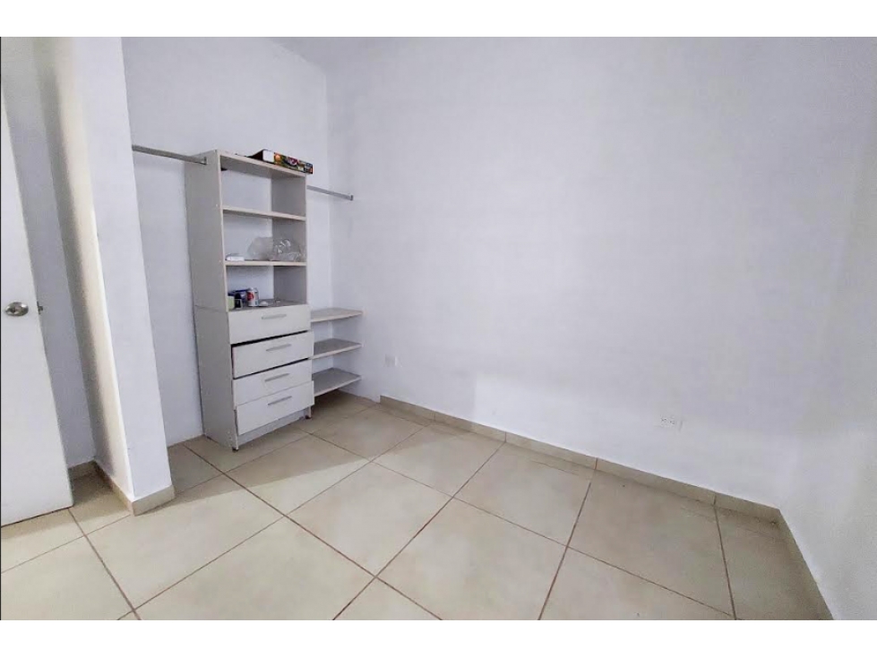 Casa en RENTA semi-amueblada en Valle de los Almendros RCR688661 - 3