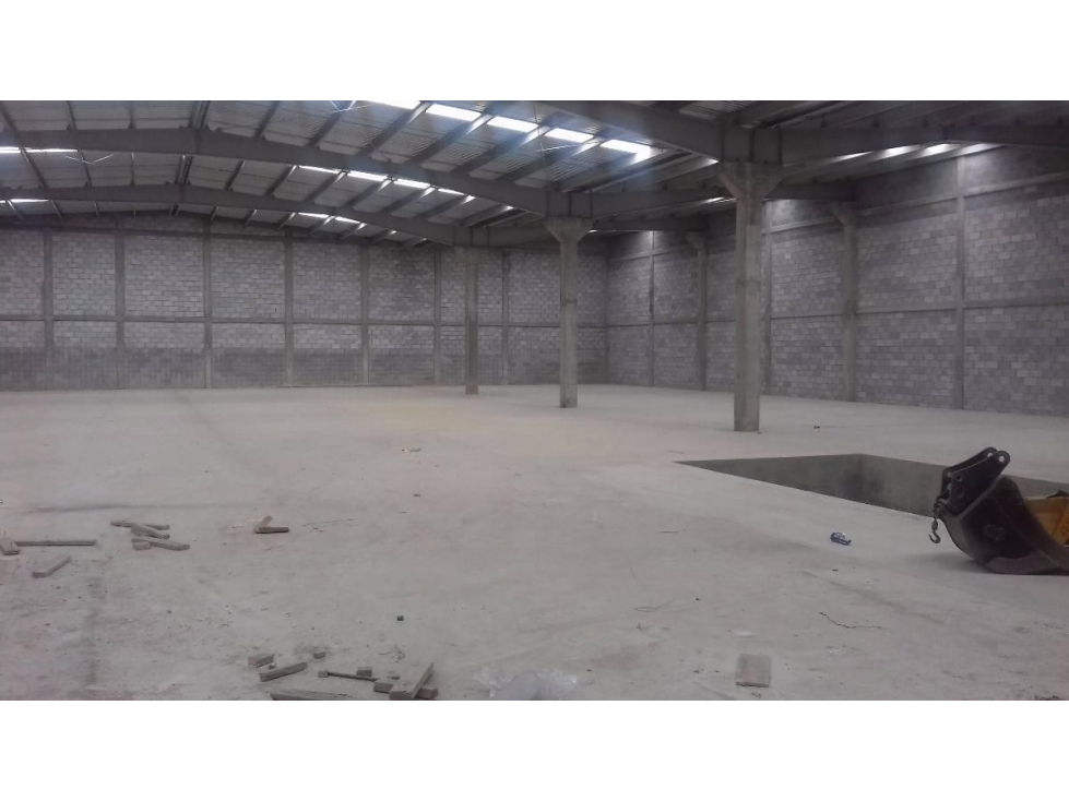 Bodega en RENTA a espaldas de Plaza Sendero CBR370143 - 4