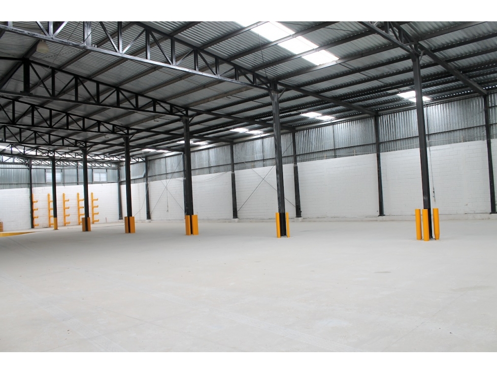 Bodega industrial RENTA a 200m de Lib. Óscar Flores Tapia IBR654865 - 3