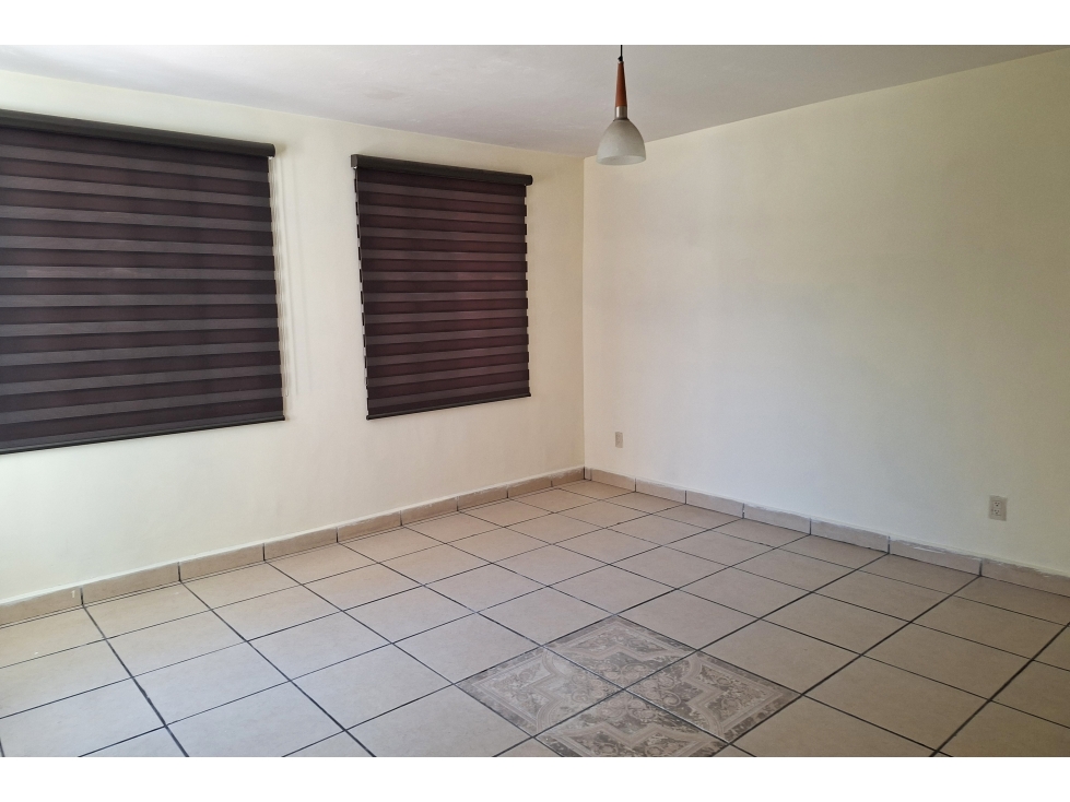 Amplia Casa en RENTA en el Centro de la Ciudad RCR678988 — foto 5