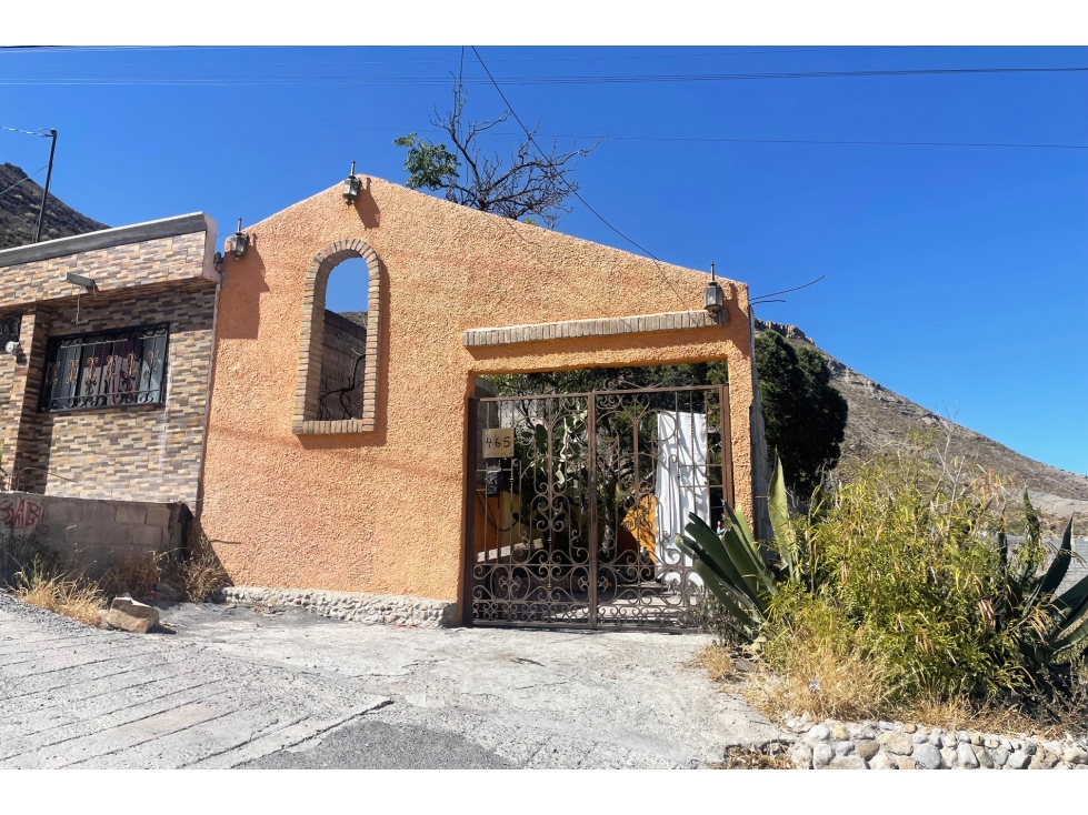 Se VENDE amplia casa con terreno A en col. Independencia RCV660331