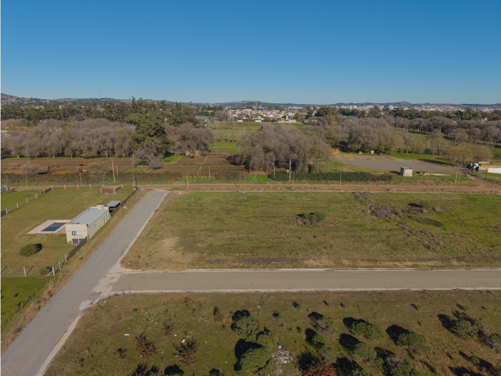 Lote con servicios - Zona La Rural - 2