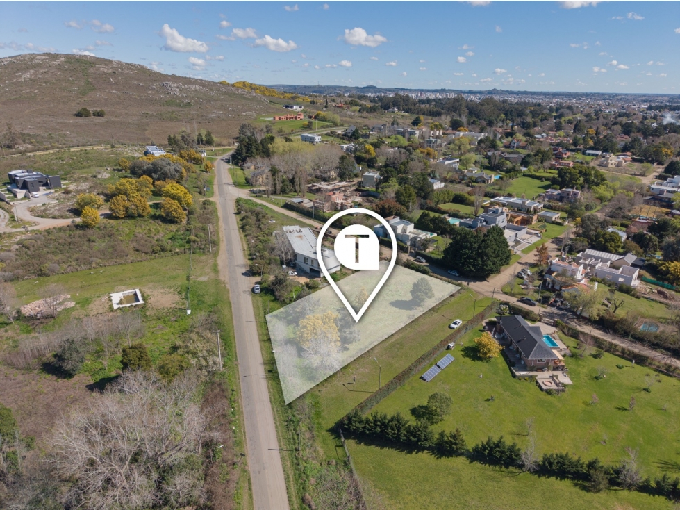LOTE CON TODOS LOS SERVICIOS - BARRIO GOLF - TANDL - 2