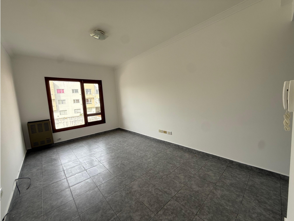 Departamento en VENTA - 2 Amb. - Primer Piso - SEMICENTRO