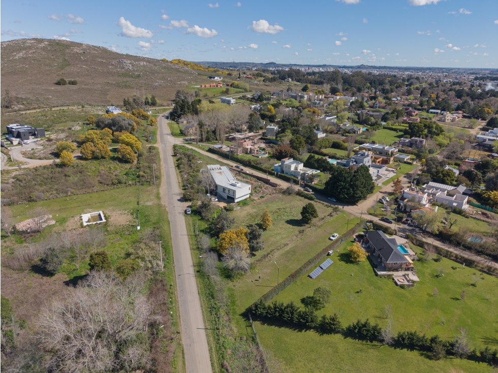 LOTE CON TODOS LOS SERVICIOS - BARRIO GOLF - TANDL - 3