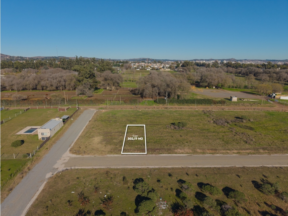 Lote con servicios - Zona La Rural - 3