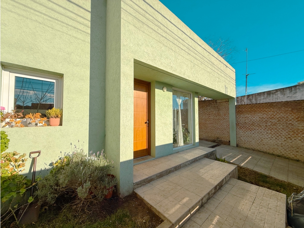 CASA 3 DORMITORIOS, 2 BAÑOS Y GARAGE EN TANDIL - 1