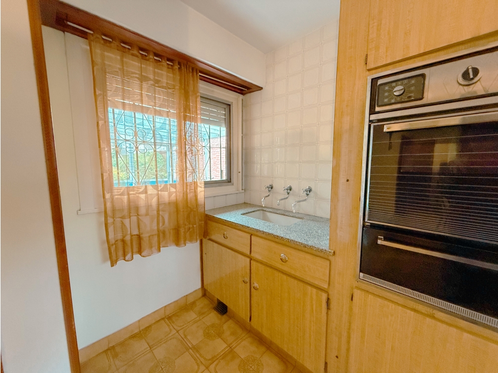 CASA EN VENTA - SEMICENTRO TANDIL - 4 Dormitorios - 4