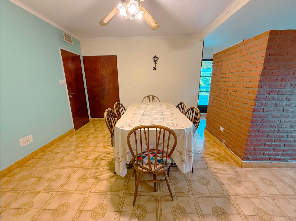 CASA EN VENTA - SEMICENTRO TANDIL - 4 Dormitorios - 6