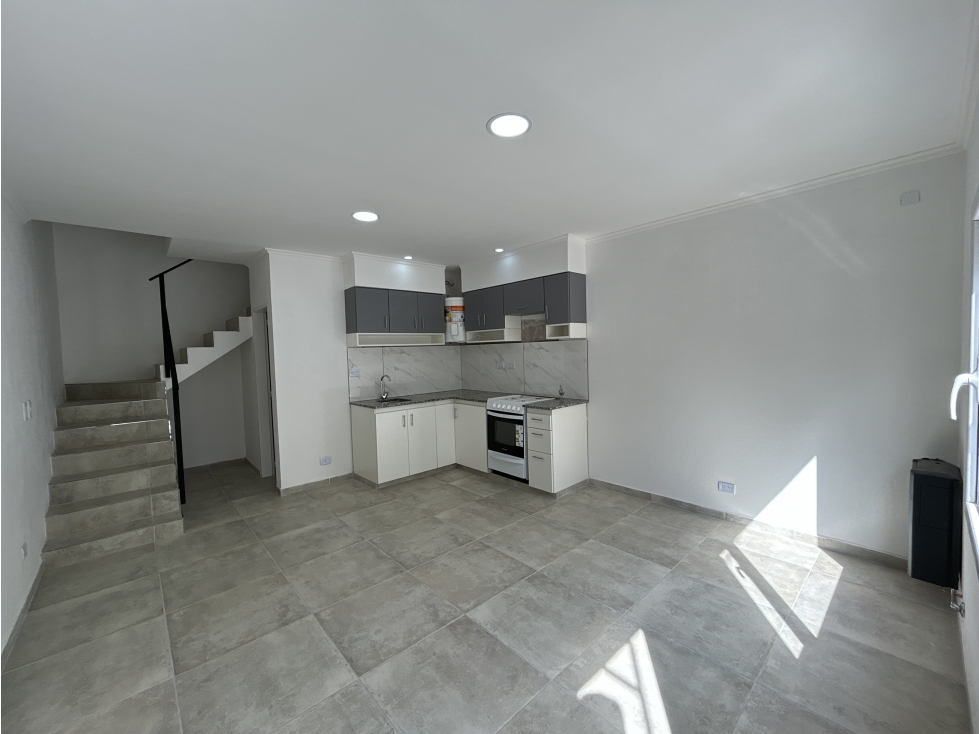OPORTUNIDAD DEPARTAMENTO DÚPLEX AMPLIO A ESTRENAR EN VENTA - TANDIL.