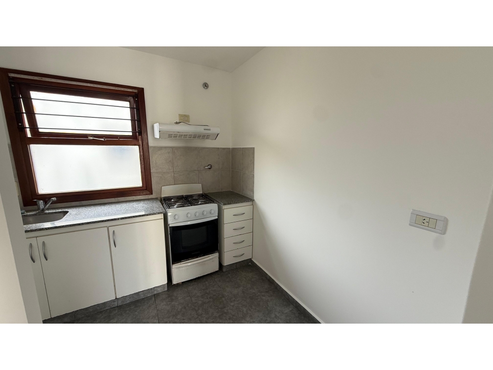 Departamento en VENTA - 2 Amb. - Primer Piso - SEMICENTRO — foto 3